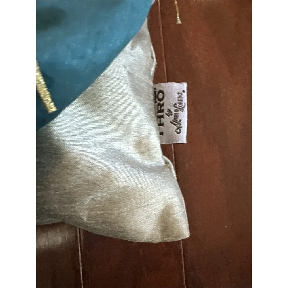 Thro Mario Lopez Peacock Lumbar 9